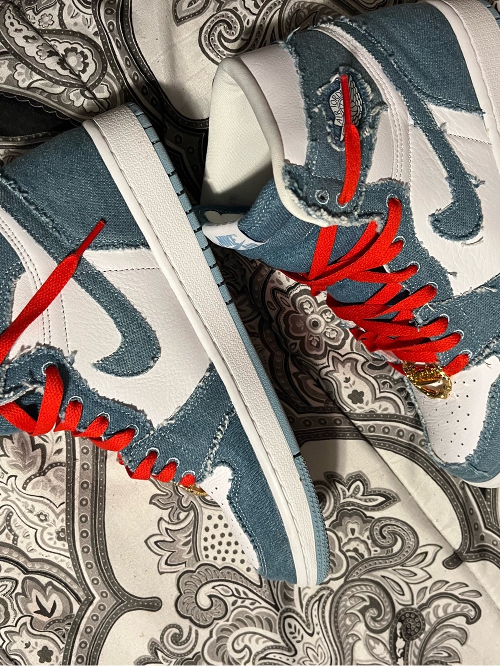 Nike Air Jordan 1 Mid Denim Blue White with Red Laces only worn twice no lid box - Picture 2 of 8